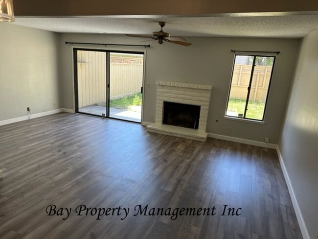 Building Photo - Rent Reduced! Gated Willowood condo with 3 bedrooms, 2 1/2 baths