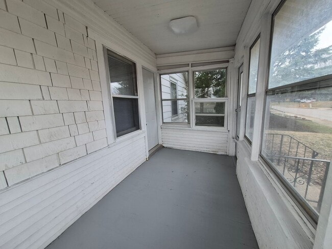 Building Photo - 2 Bedroom, 1 Bathroom Home with Deck