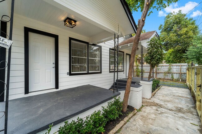 Building Photo - 1615 McKee St