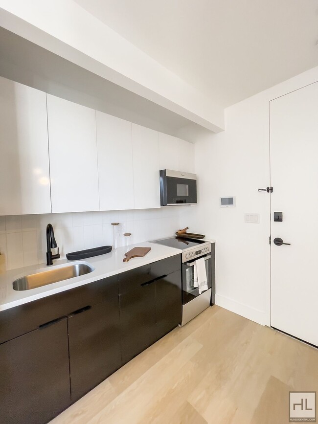 Building Photo - Crown Heights / Sunlit Studio 1-Bath / New...