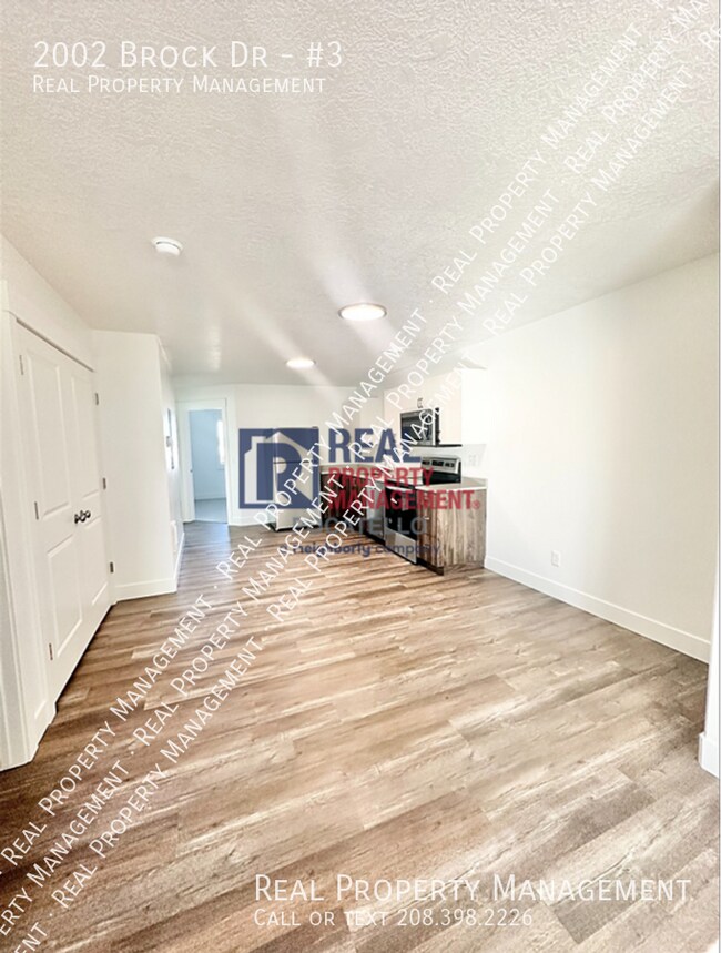 Building Photo - 2002 Brock Dr