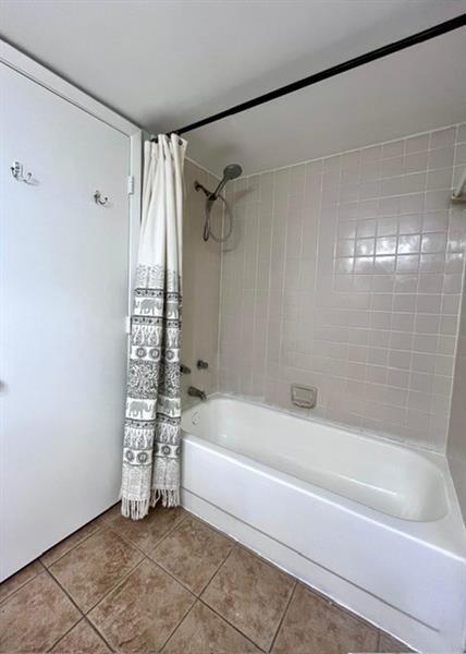 Building Photo - 5681 Riverside Dr