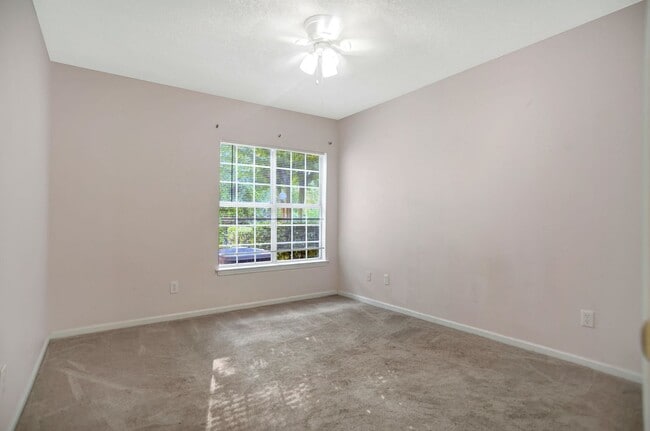 Building Photo - Lovely First Floor Condo at Plantation Point