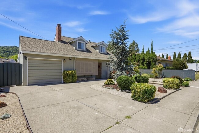 Building Photo - 5880 Olinda Rd