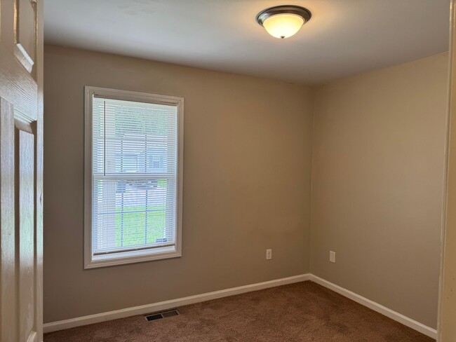 Building Photo - 222 Pappy Dr