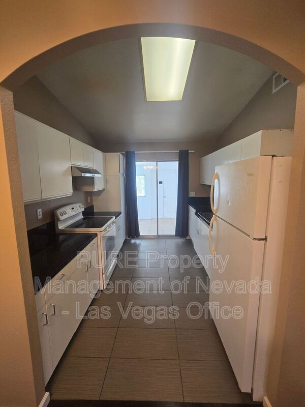 Building Photo - 4270 Rollingstone Dr