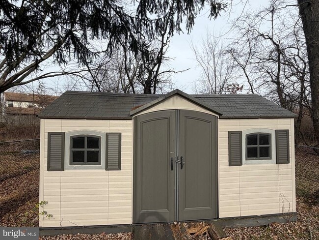 Primary Photo - 120 Redwood Dr