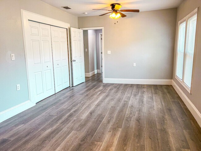 Building Photo - Charming Home in the Heart of Downtown Kis...