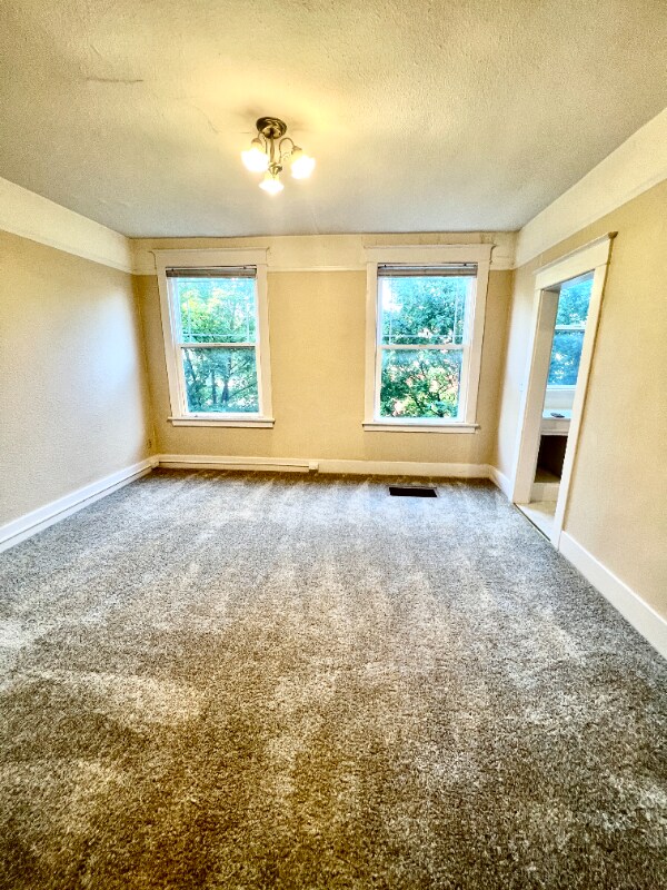 Building Photo - 816 S 8th St