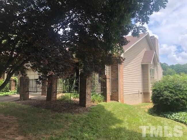 Building Photo - 222- Hanover Place Bev Roberts Rentals and...