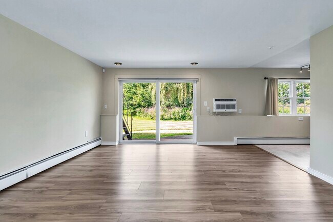 Building Photo - 55 Fernview Ave