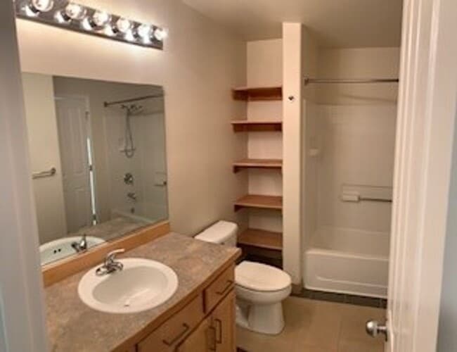 Building Photo - 2 Bedroom South Anchorage Condo!