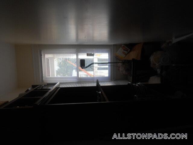 Building Photo - 86 Easton St