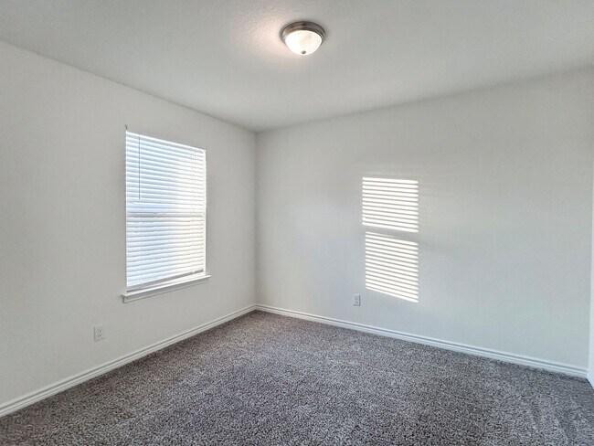 Building Photo - Open-Concept Converse Home with Loft + Covered Patio