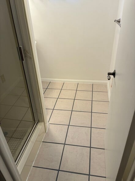 Building Photo - 4220 S Lynne Ln