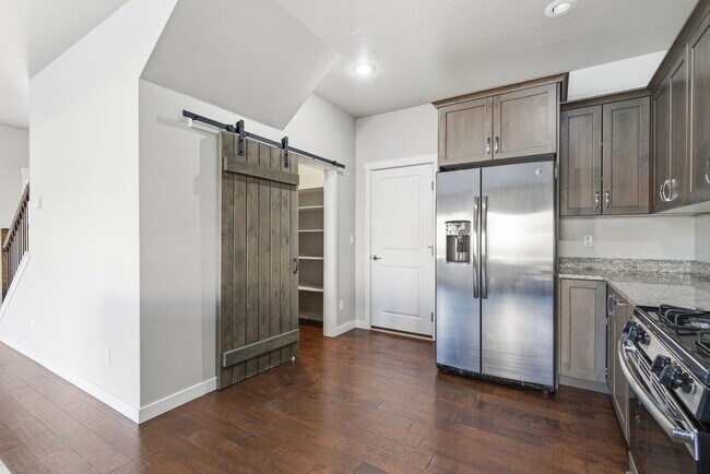 Building Photo - 9138 W Tillamook Dr