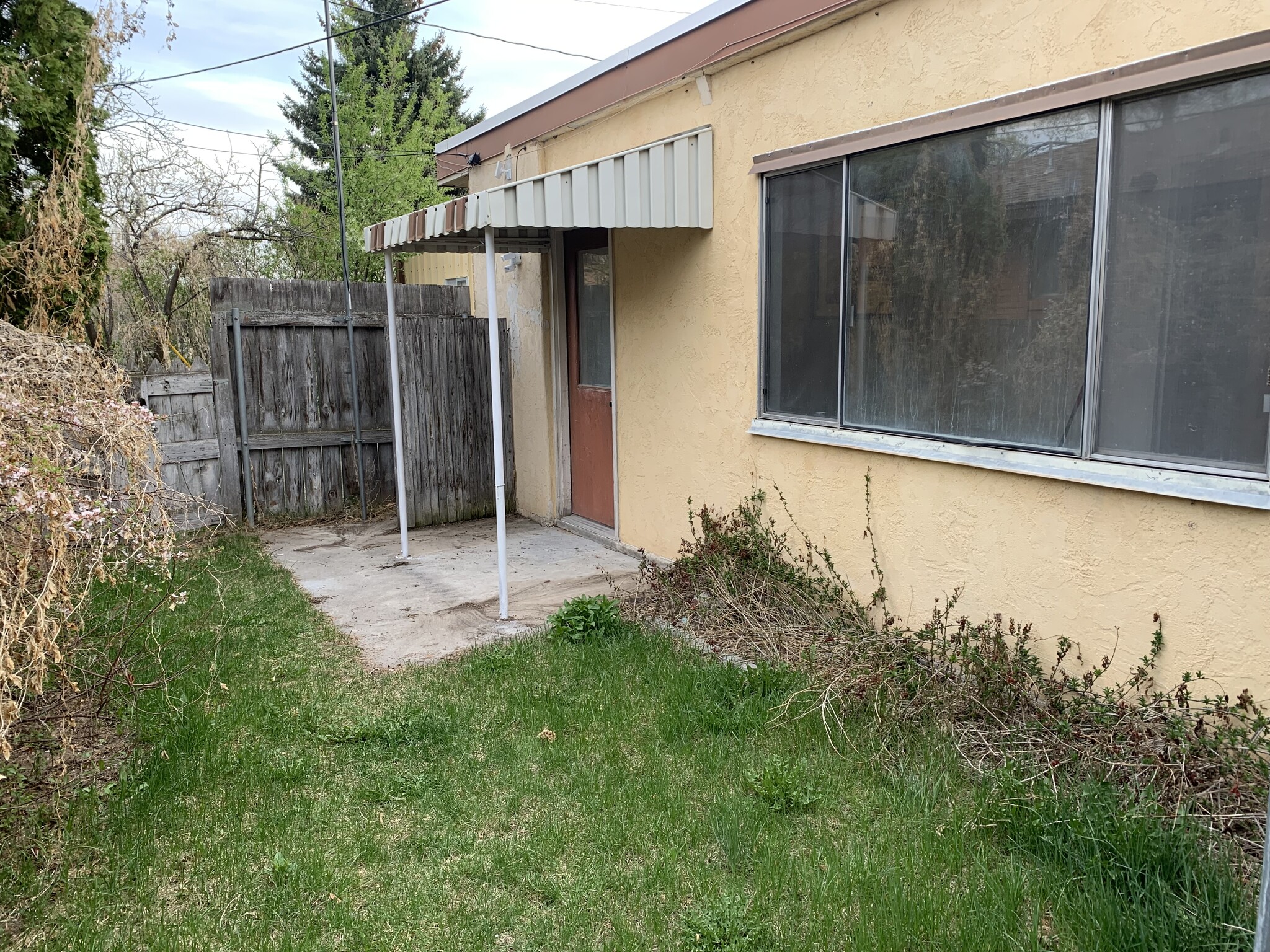 Back patio with privy fence and gated - 896 Raymond Dr