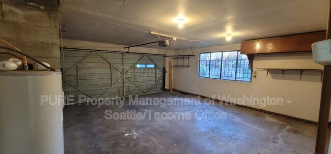 Building Photo - 920 S 68th St