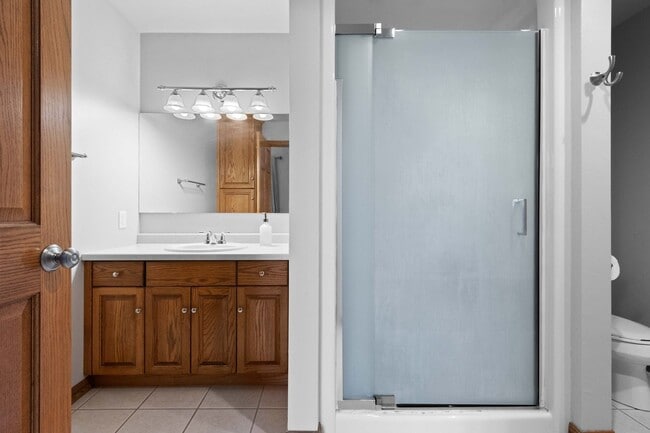 Building Photo - River Point Court Duplex