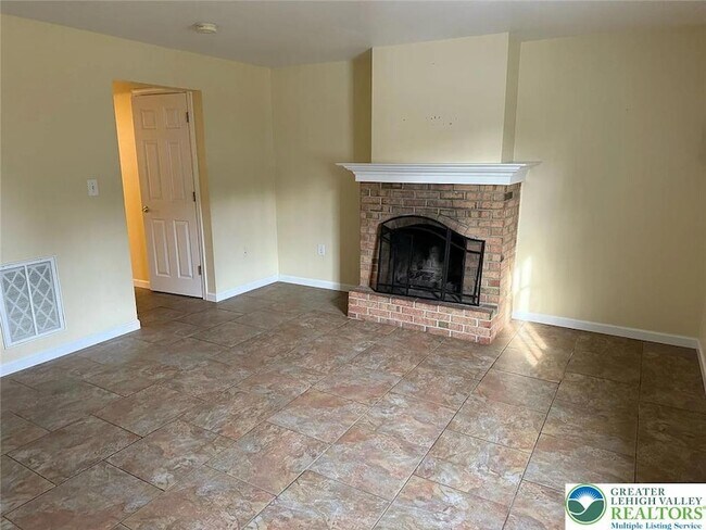 Building Photo - 2080 Johnston Dr