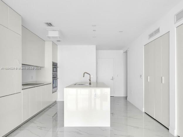 Building Photo - 700 NE 24th St