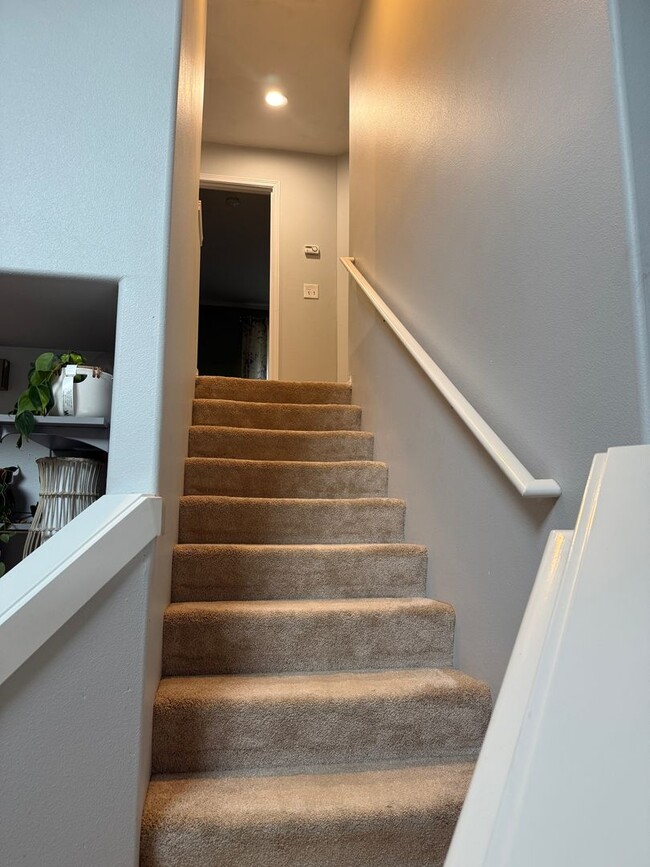 Building Photo - Silverdale 2 Story Home 4bed 2.5 bath