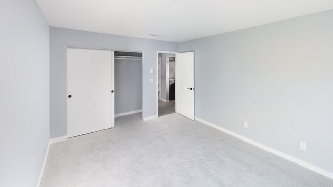 Building Photo - 42 Oakcrest Dr