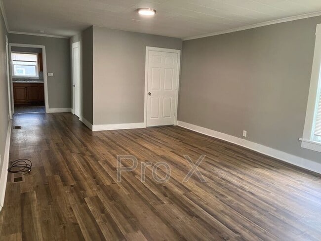 Building Photo - 304 E Park St