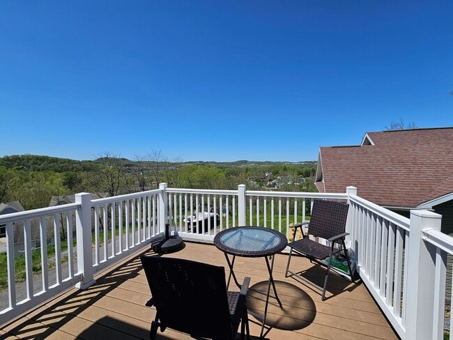 Building Photo - 4 Bedroom, 3 Bathroom home AVAILABLE 07/01...