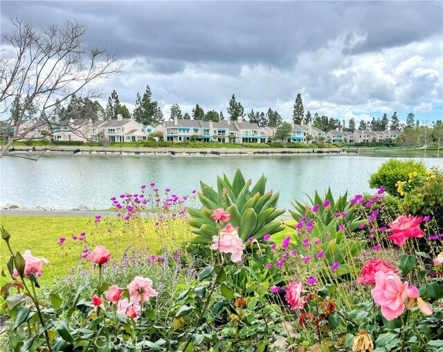 Building Photo - 330 Fallingstar