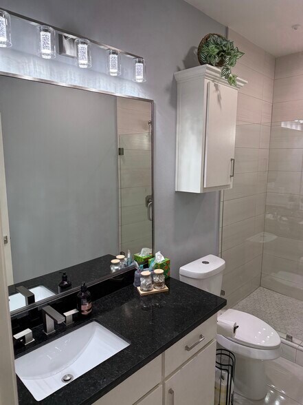 Building Photo - 2417 Indian Creek Ave