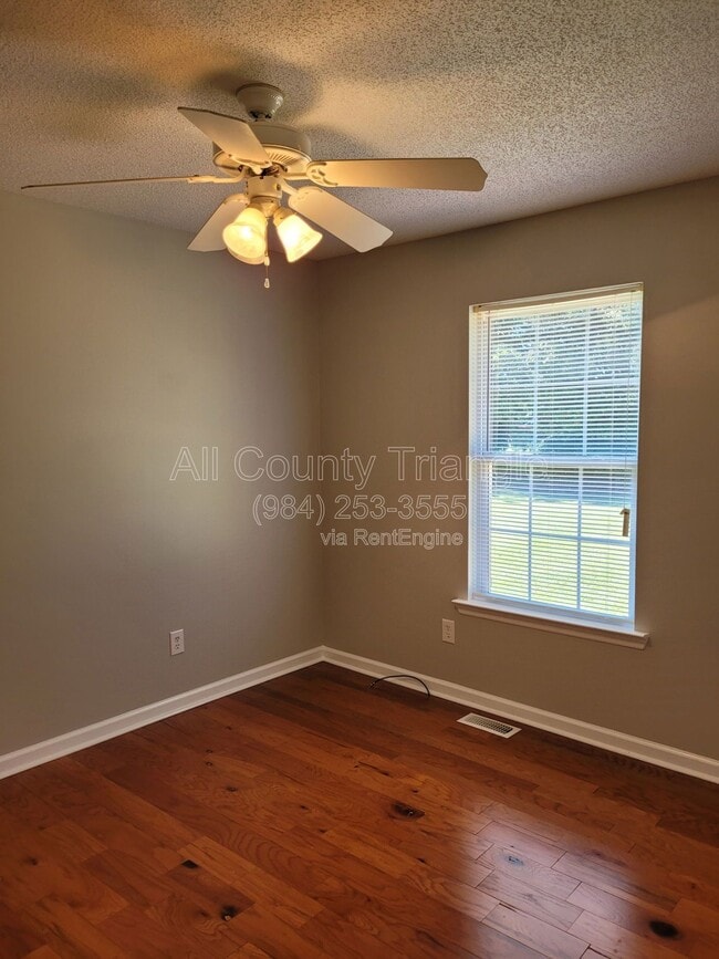 Building Photo - 111 Sunset Dr