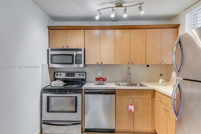 Building Photo - 1801 S Treasure Dr