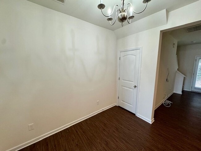 Building Photo - Crosstowne Townhome Available NOW!