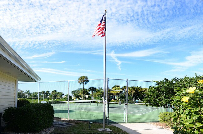 Building Photo - 1820 Tarpon Ln