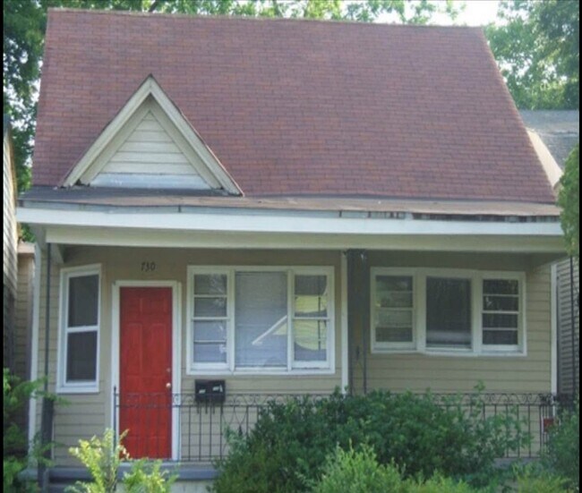 Primary Photo - 4 Bedroom house---walk to Forsyth in 15 minutes