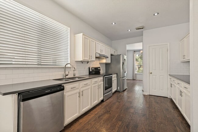 Building Photo - Charming 3 Bedroom 2.5 Baths located in Fall Creek!