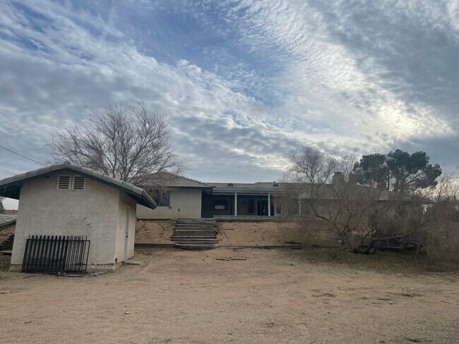 Building Photo - COMING SOON! APPLE VALLEY DESERT KNOLLS 4 ...