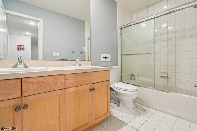 Building Photo - 22 Pebble Beach Dr