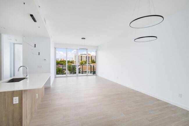 Building Photo - 545 SW 11th St