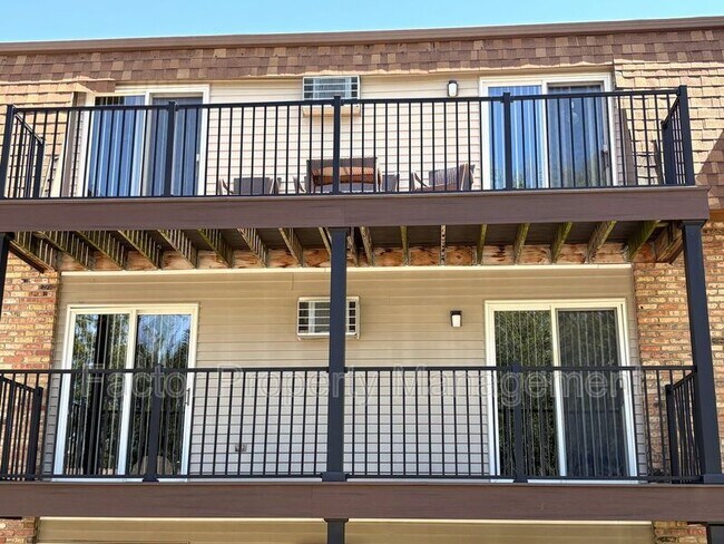 Building Photo - 418 Allan Ave