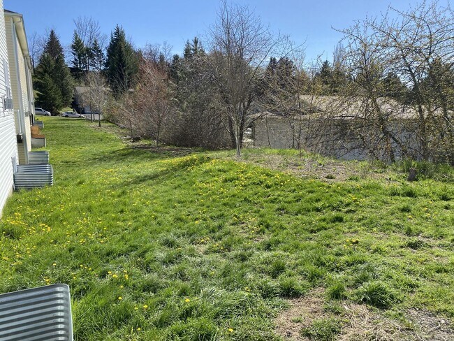 Building Photo - 857 N Garfield St