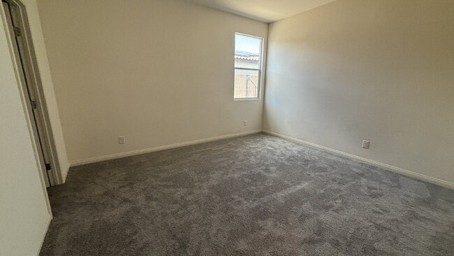 Building Photo - One Story 6-bedroom Home with Attached Casita