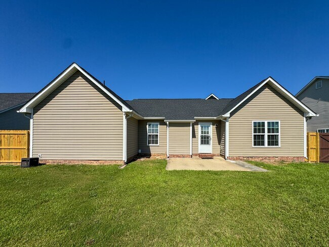 Building Photo - Beautiful 4 Bed 2 Bath Home in Fayetteville