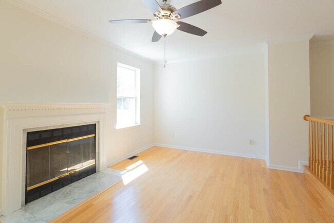Building Photo - Lovely Townhome in Stone River
