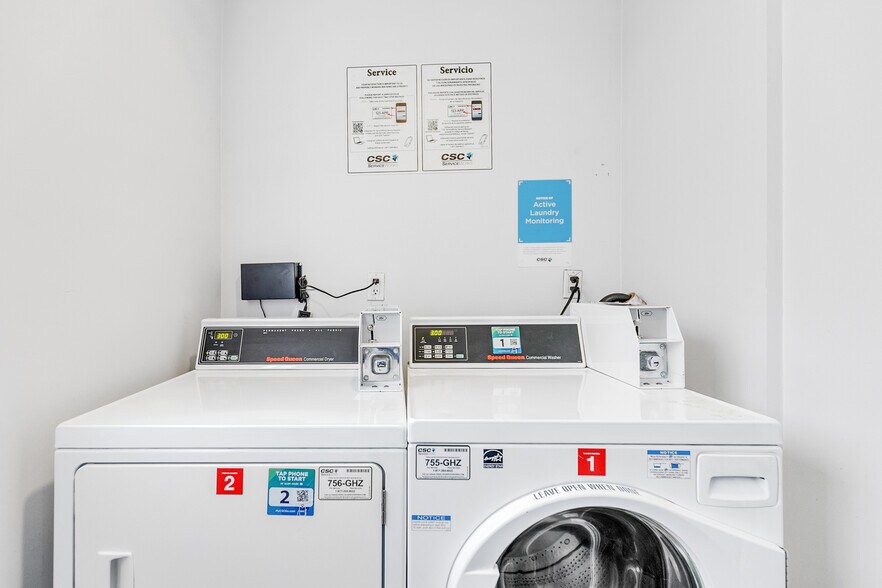 Building Photo - 121 N Croft Ave