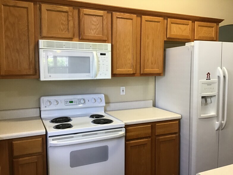 Building Photo - 383 Chadwick Cmns