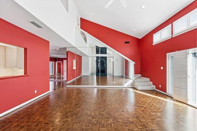 Building Photo - 22 1 Main Pl