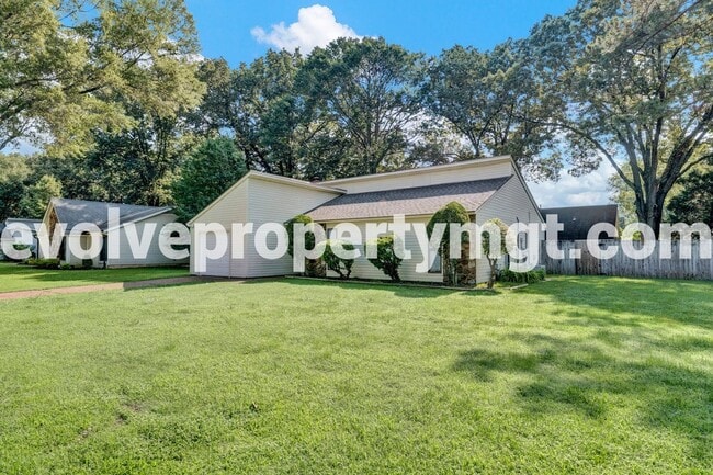 Building Photo - COLLIERVILLE HOME!!