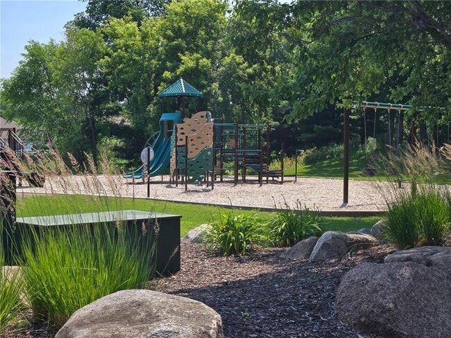 Building Photo - 7445 Timber Crest Dr S